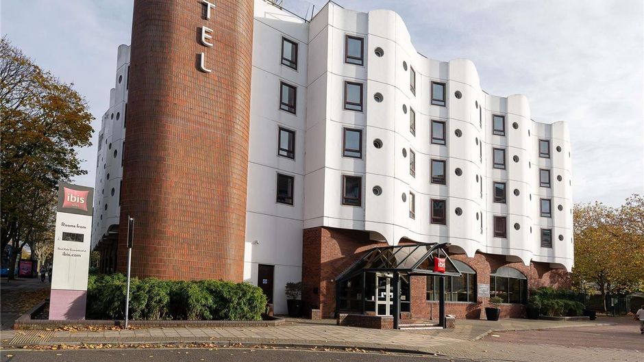 Hotel ibis Portsmouth Centre Exterior