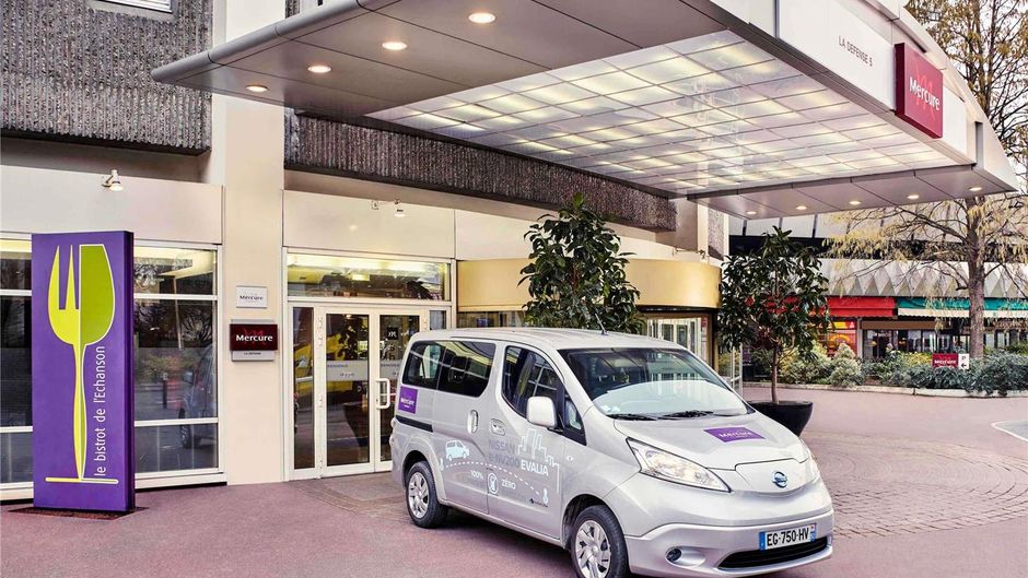 Mercure Paris La Defense Exterior