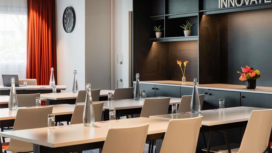 Mercure Paris La Defense Meeting