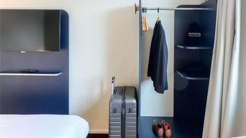 Ibis Strasbourg Aeroport Hotel Room