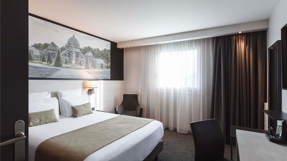 Mercure Charpennes Hotel Room