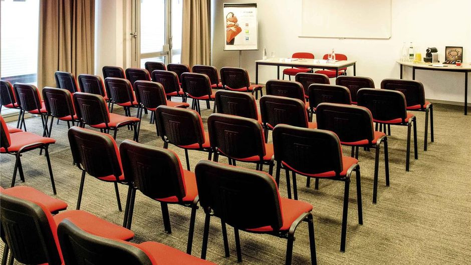 Ibis Bayonne Centre Meeting