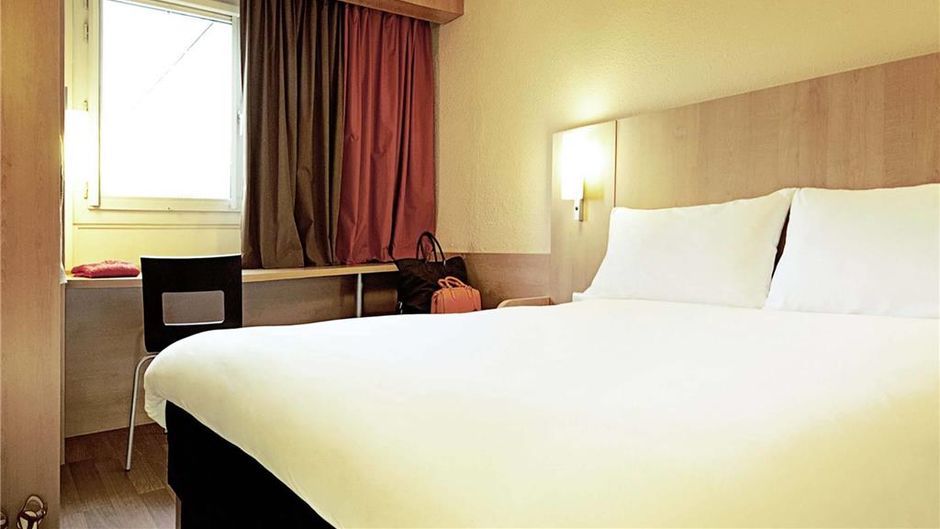 Ibis Saint Quentin Basilique Room