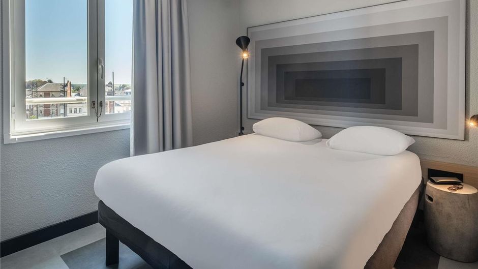 Ibis Saint Quentin Basilique Room