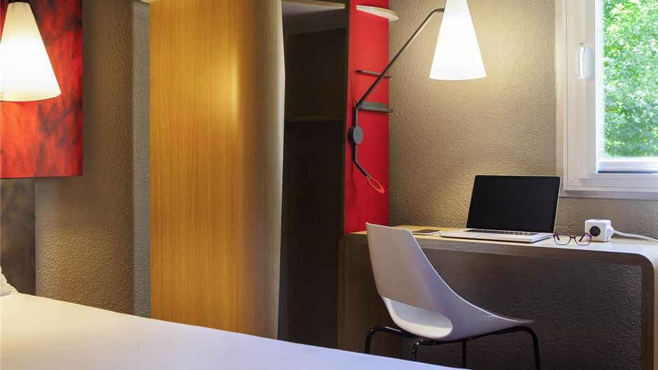 Ibis Paris Velizy Room