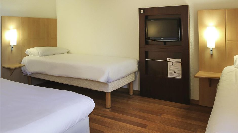 Ibis Bourg Jasseron/Teyssonge Room