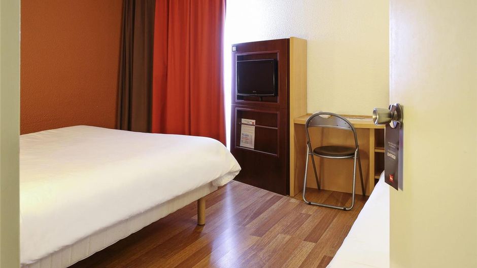 Ibis Bourg Jasseron/Teyssonge Room