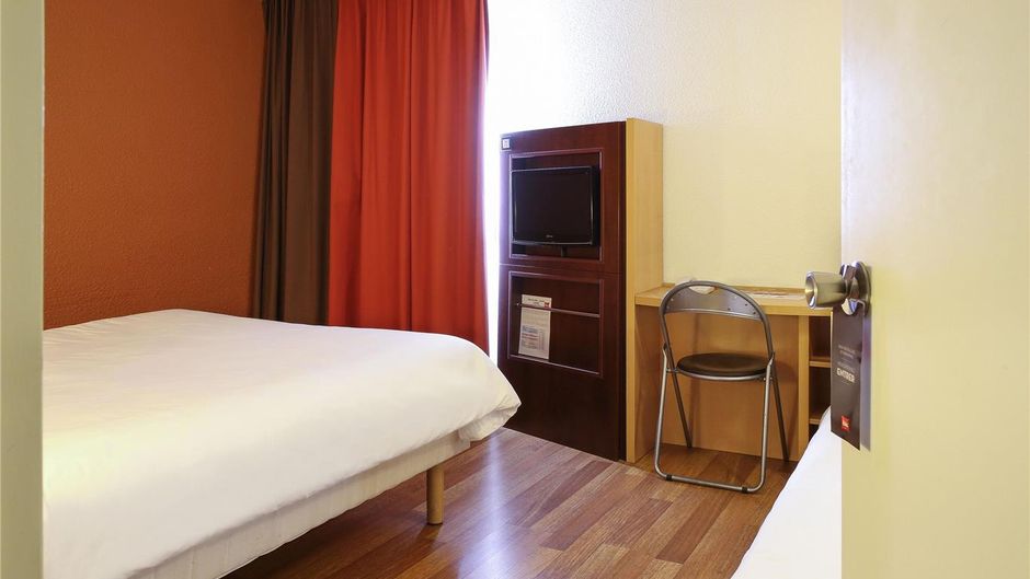 Ibis Bourg Jasseron/Teyssonge Room