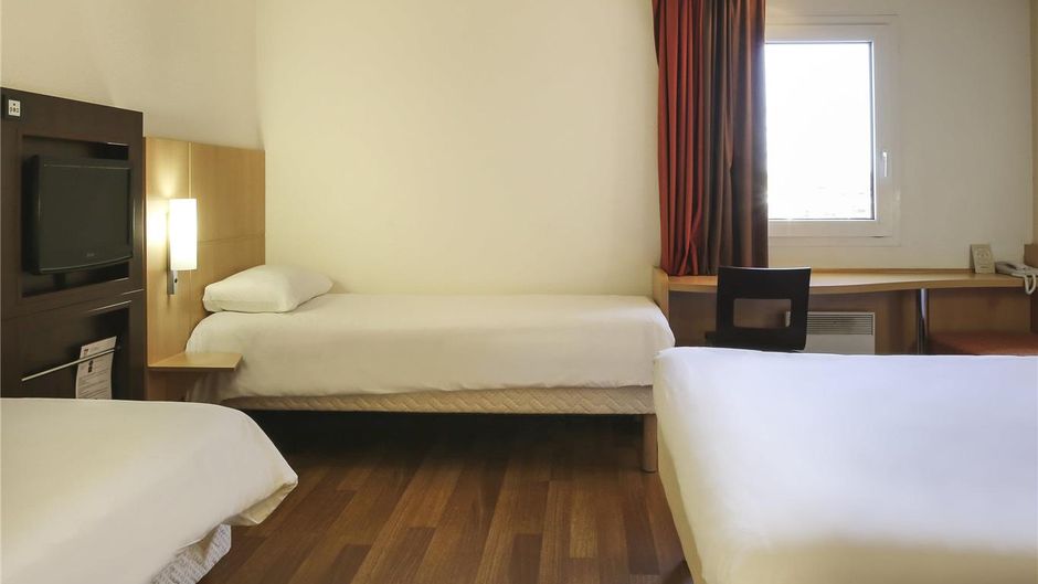 Ibis Bourg Jasseron/Teyssonge Room