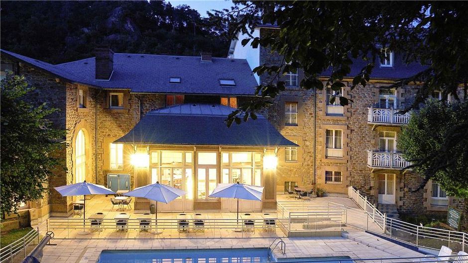 Mercure St Nectaire Exterior