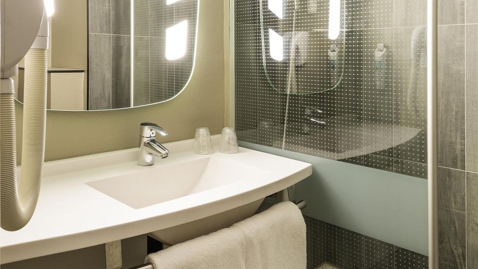 Ibis Paris Gare de Nord Room