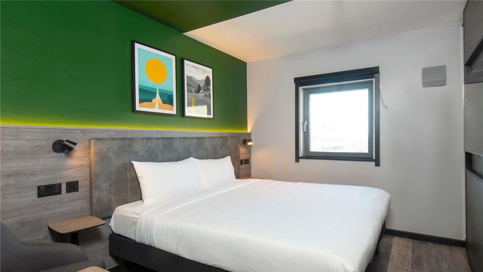 Ibis Styles Gatwick Airport Room