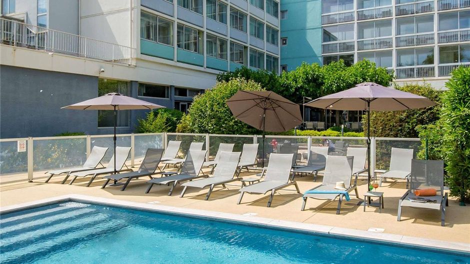 Mercure Cavaillon Pool
