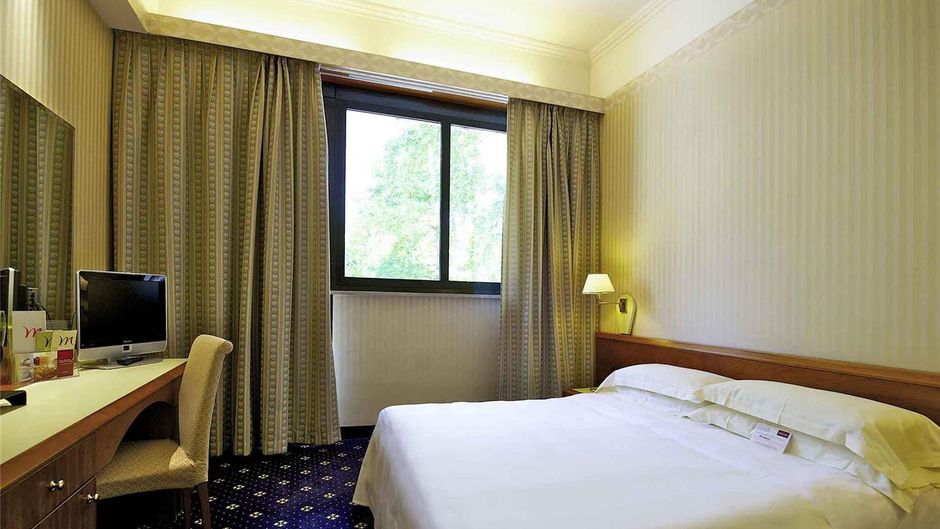 Mercure Grand Hotel Astoria Room