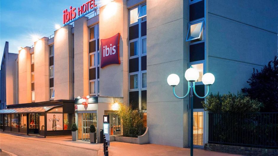 Ibis Paris Hotel Exterior