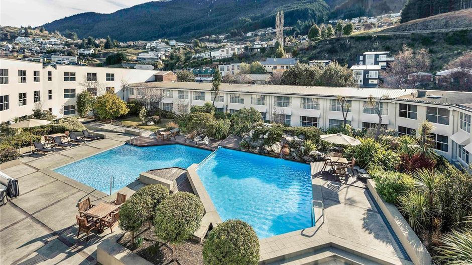 Mercure Resort Queenstown Exterior