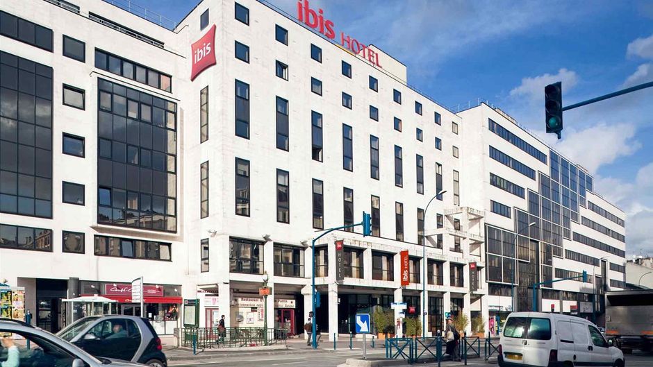 Hotel Ibis Paris Pantin Eglise Exterior