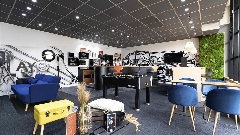 Hotel Ibis Paris Pantin Eglise Exterior