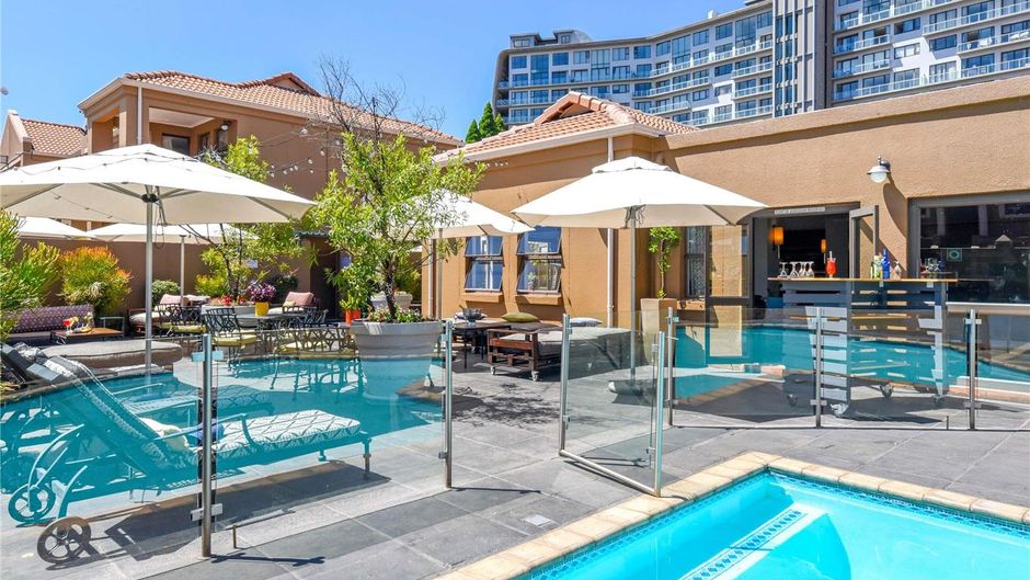 Mercure Hotel Suites Bedfordview Pool