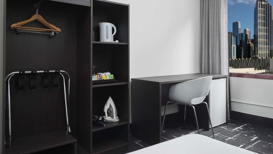 Mercure Melbourne City Centre Room