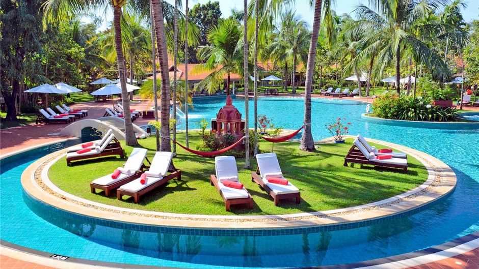 Sofitel Angkor Phokeethra Golf & Spa Pool