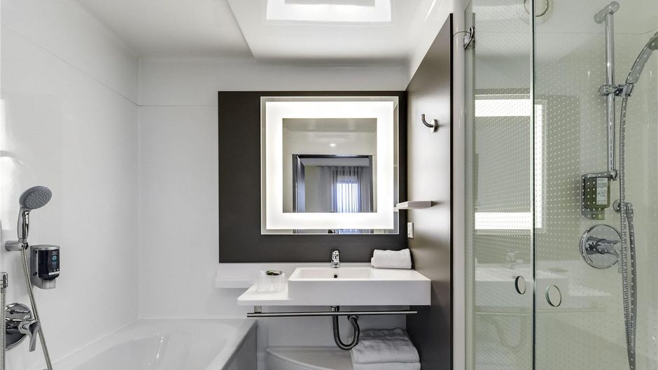Suite Novotel Paris Port de Montreuil Room