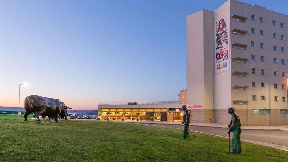 Hotel Ibis Braganca Exterior