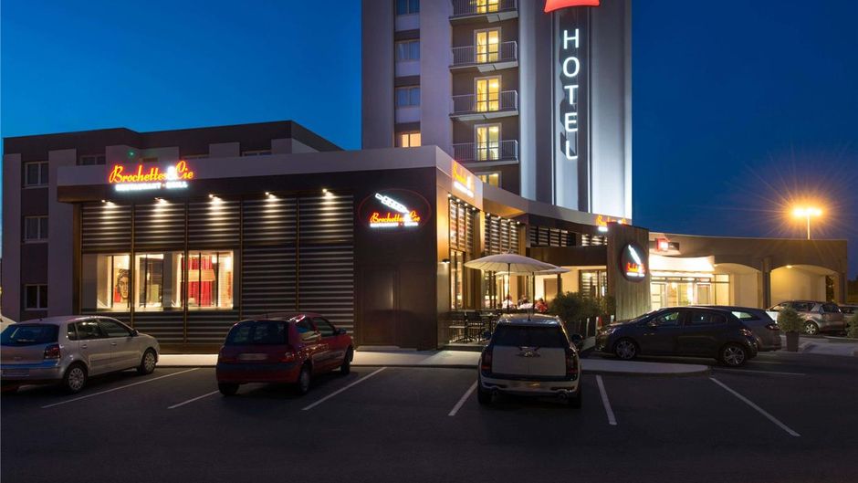 Ibis Hotel Cholet Exterior
