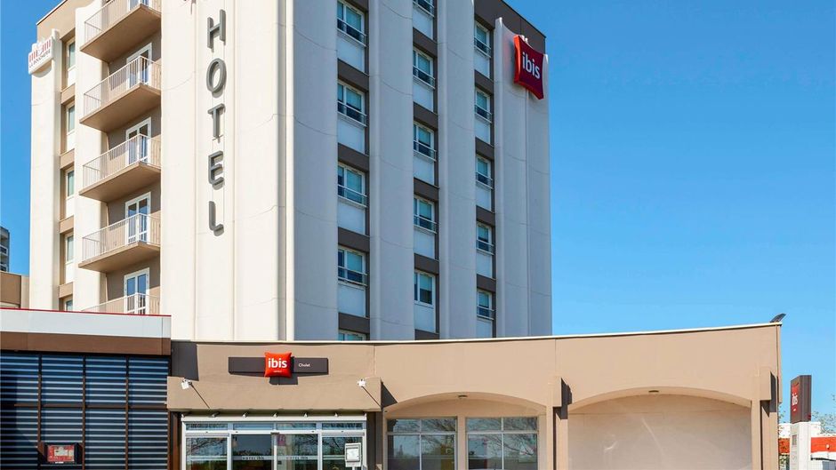 Ibis Hotel Cholet Exterior