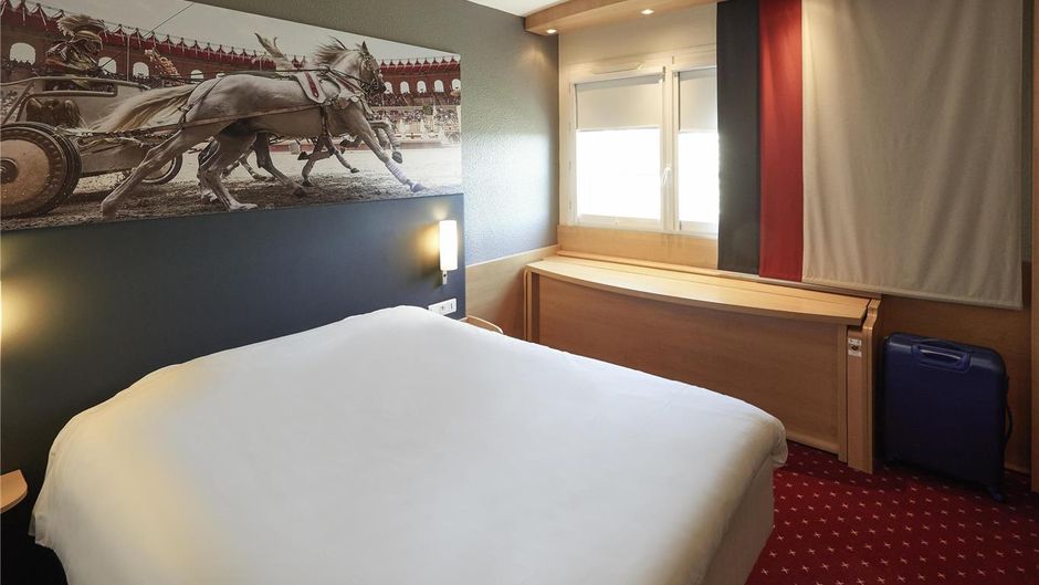 Ibis Hotel Cholet Room