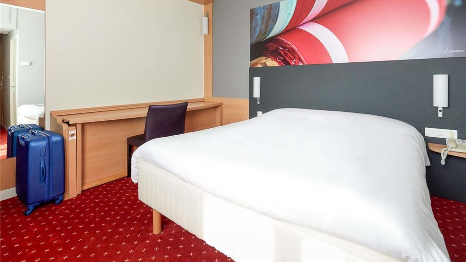 Ibis Hotel Cholet Exterior