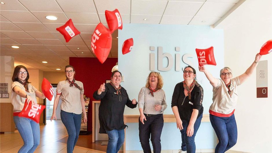 Ibis Hotel Cholet Exterior