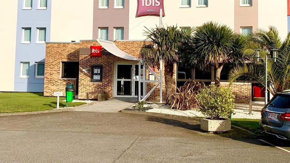 Ibis Auray Exterior