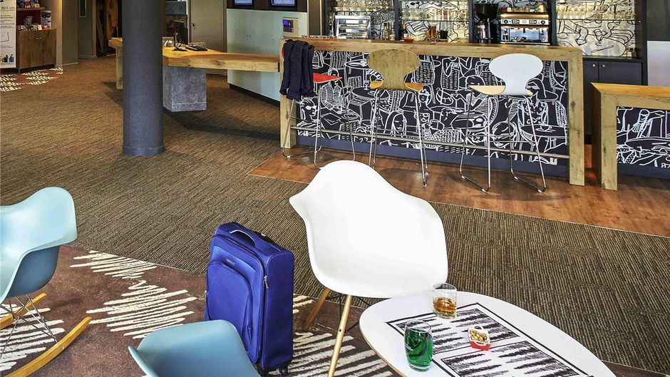 Ibis Auray Exterior