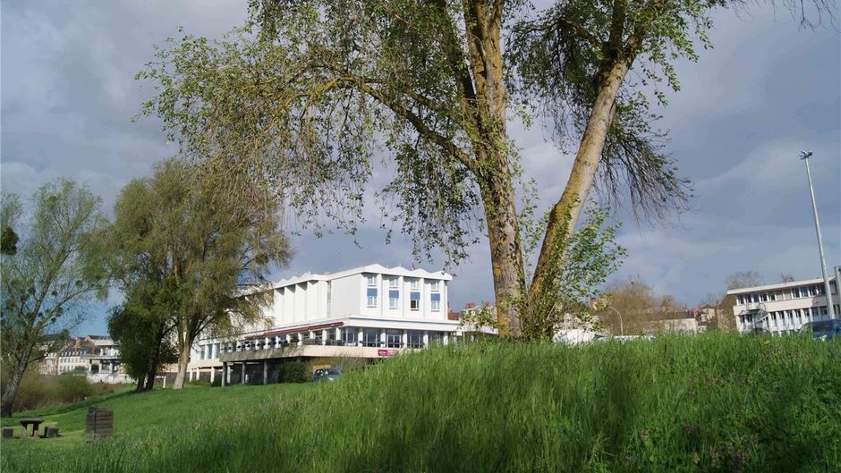 Mercure Pont de Loire Exterior