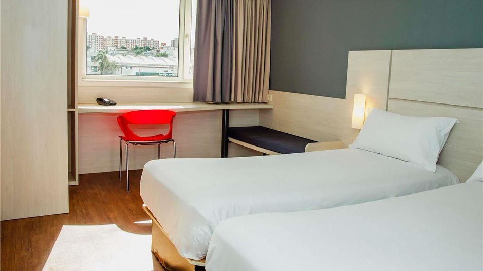 Ibis Montevideo Room