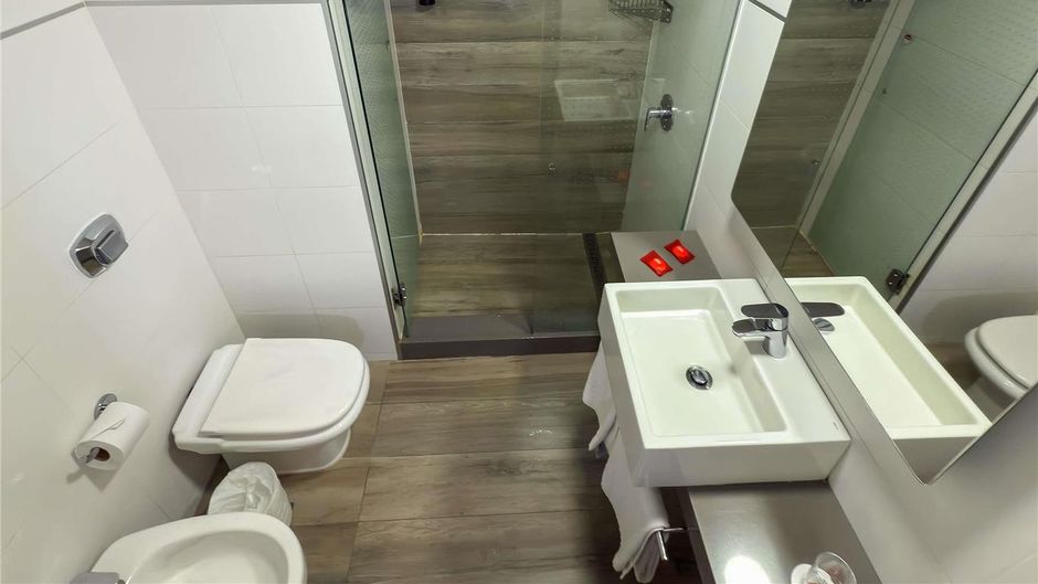 Ibis Montevideo Room