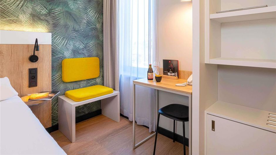 Ibis Waterloo Room
