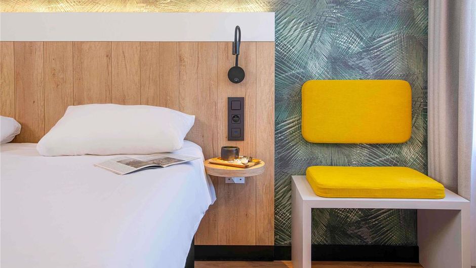 Ibis Waterloo Room