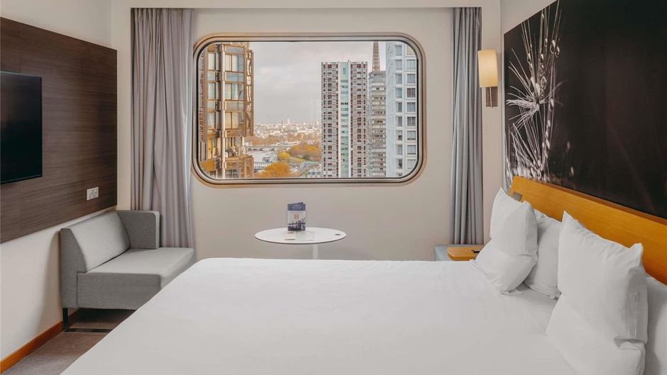 Novotel Paris Tour Eiffel Room