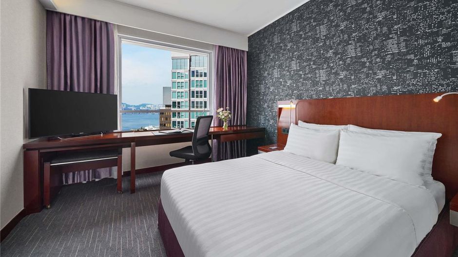Novotel Century Hong Kong Hotel Suite