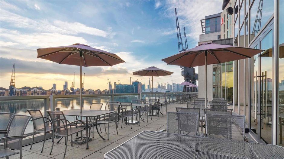 Novotel London ExCel Exterior