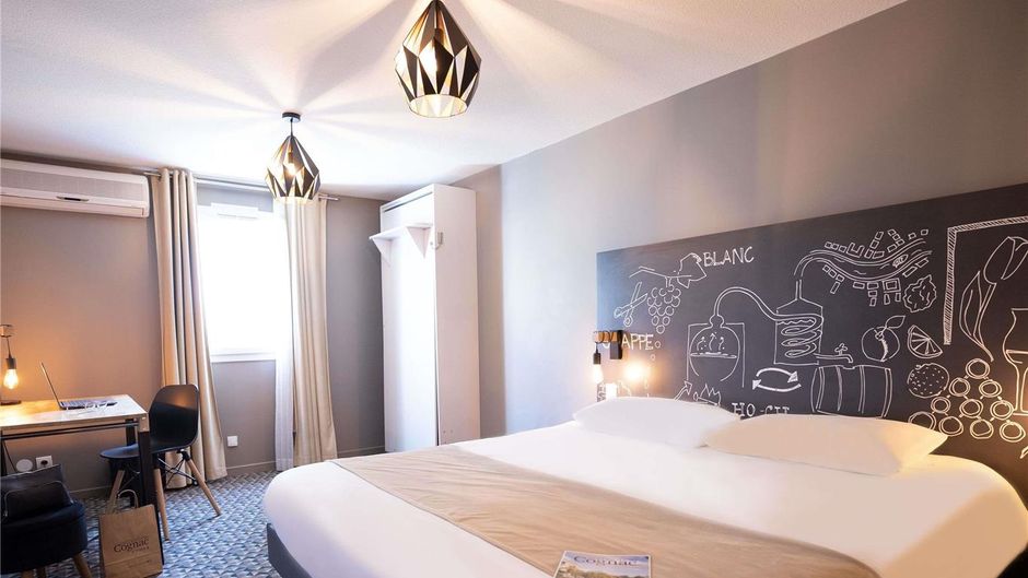Ibis Styles Cognac Room