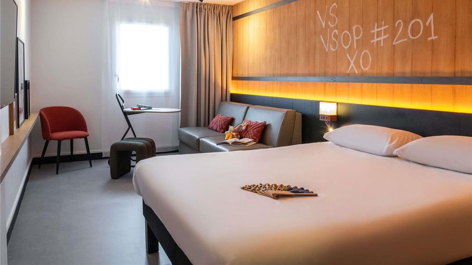 Ibis Styles Cognac Room