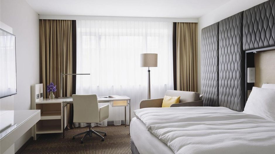 Pullman Berlin Schweizerhof Room
