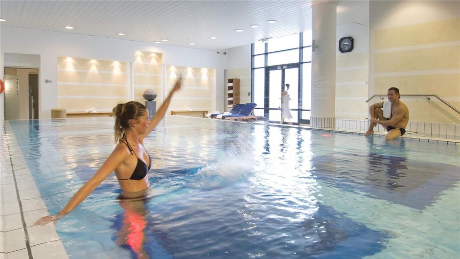 Novotel Convention & Wellness Roissy CDG Pool