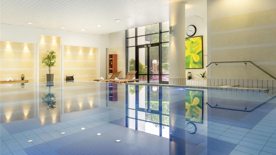 Novotel Convention & Wellness Roissy CDG Pool