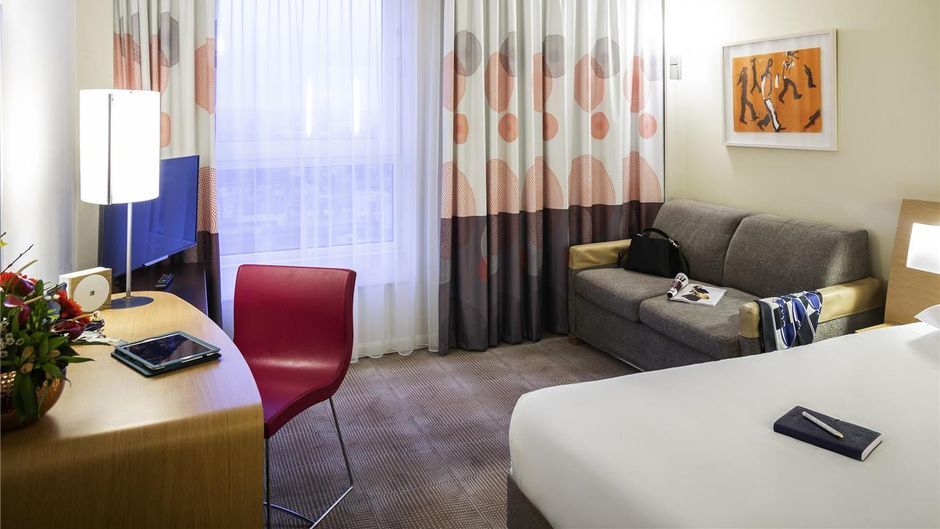 Novotel Reading Centre Room