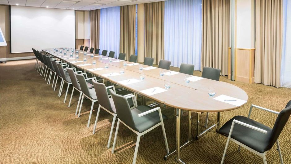 Novotel Reading Centre Meeting