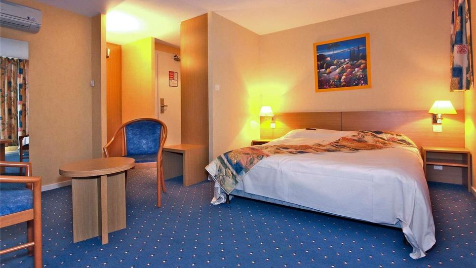 Mercure Luxeuil Les Bains Hexagone Hotel Room